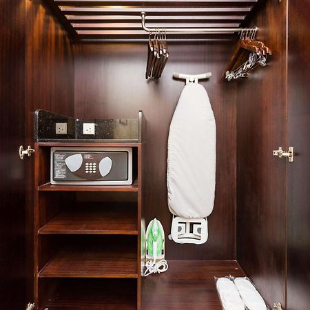 Radisson Blu Towers Kaushambi Delhi Ncr Hotel Газиабад Екстериор снимка A hotel room wardrobe with a safe