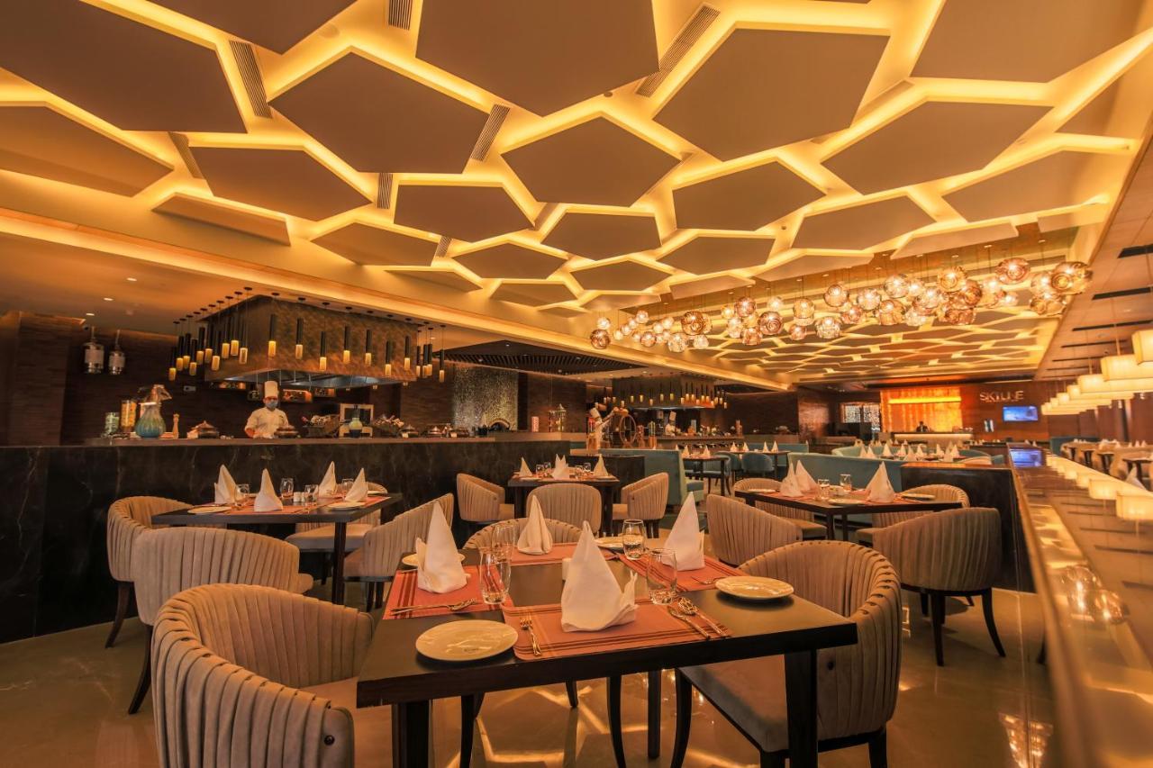 Radisson Blu Towers Kaushambi Delhi Ncr Hotel Газиабад Екстериор снимка The interior of the restaurant