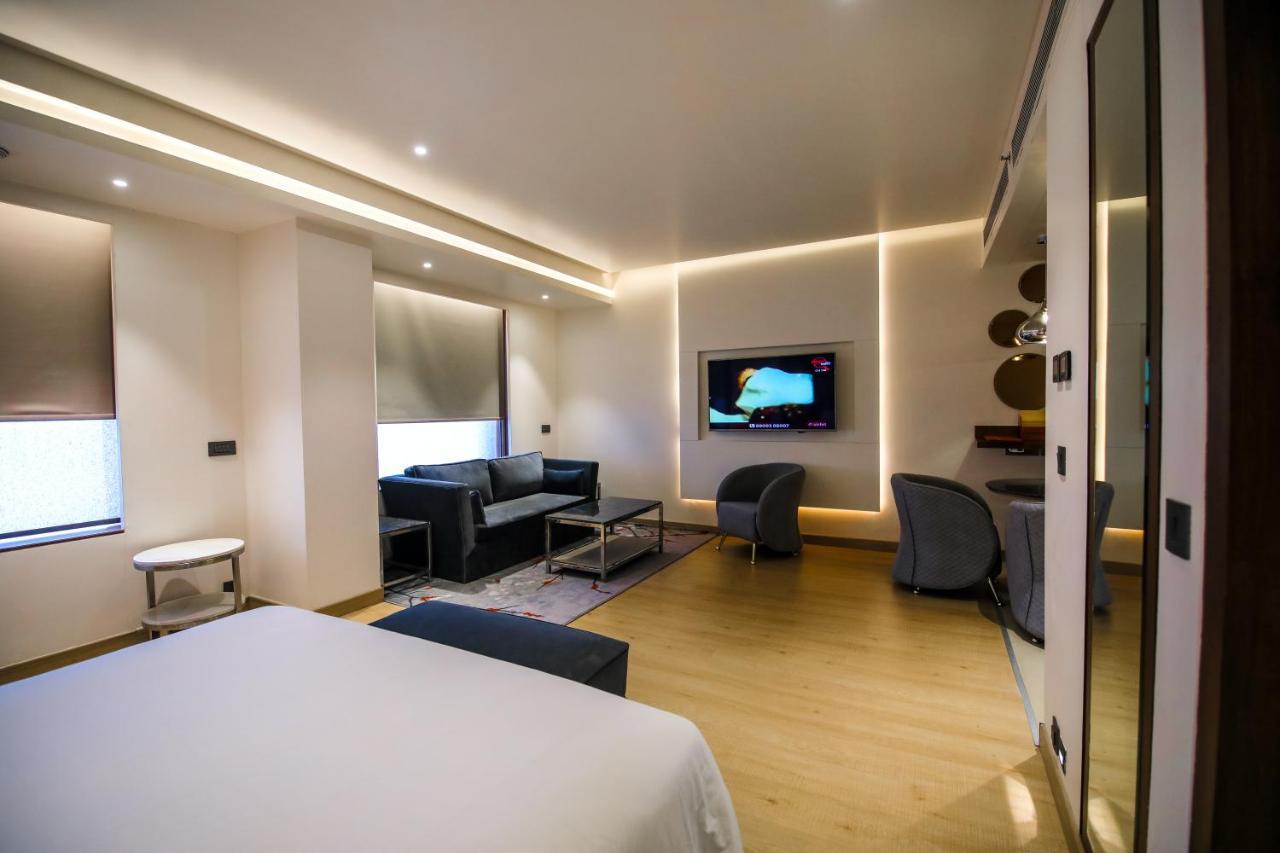 Radisson Blu Towers Kaushambi Delhi Ncr Hotel Газиабад Екстериор снимка A room at the hotel