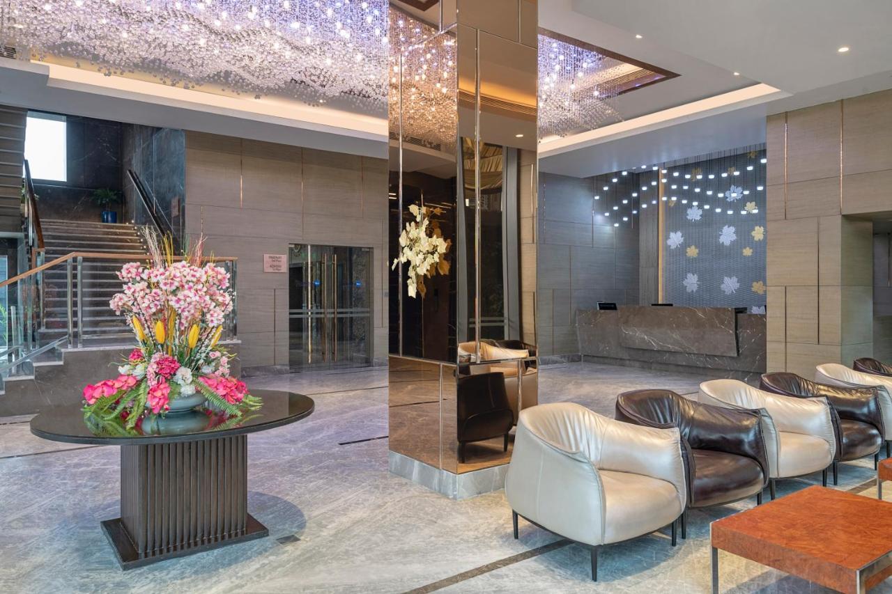 Radisson Blu Towers Kaushambi Delhi Ncr Hotel Газиабад Екстериор снимка Lobby