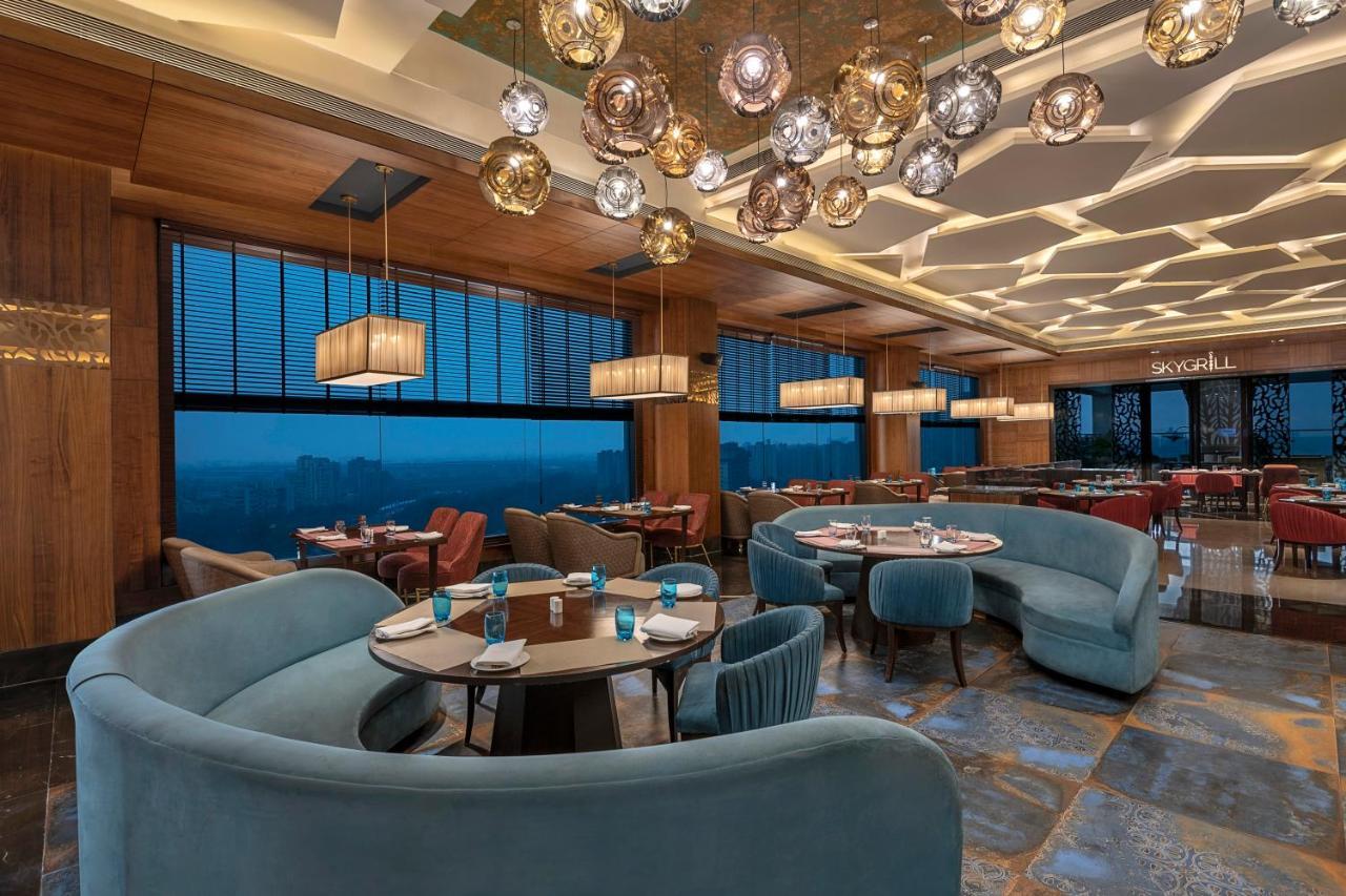 Radisson Blu Towers Kaushambi Delhi Ncr Hotel Газиабад Екстериор снимка The restaurant