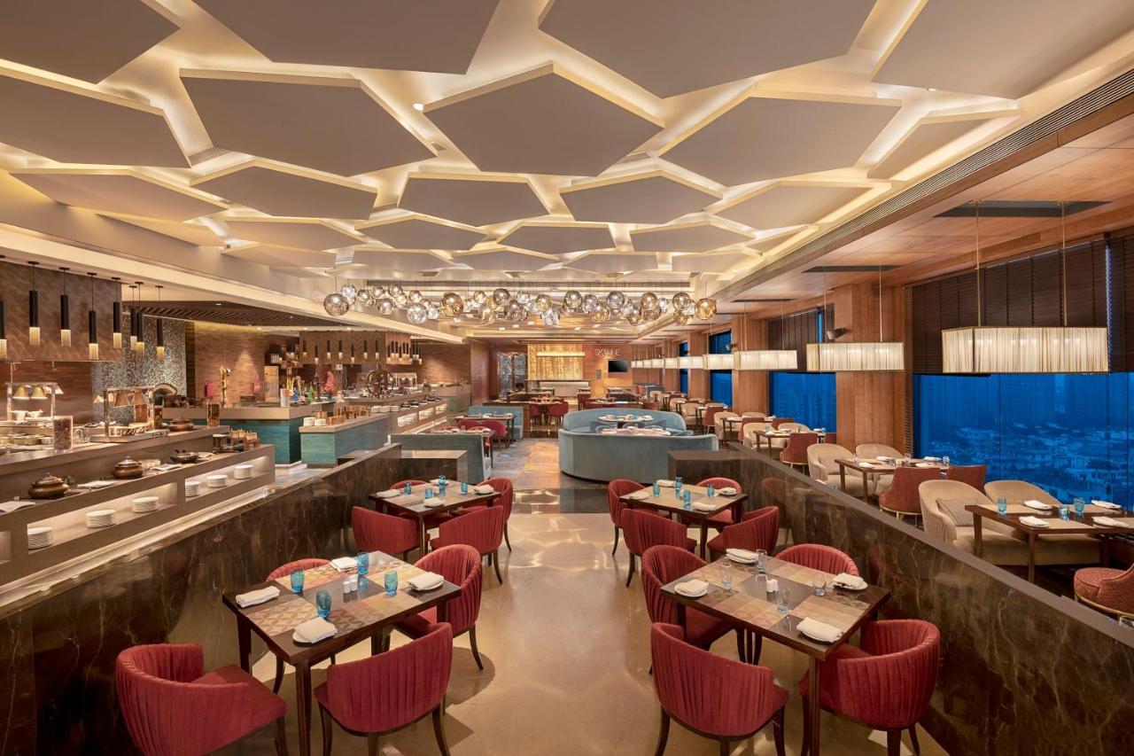 Radisson Blu Towers Kaushambi Delhi Ncr Hotel Газиабад Екстериор снимка The restaurant