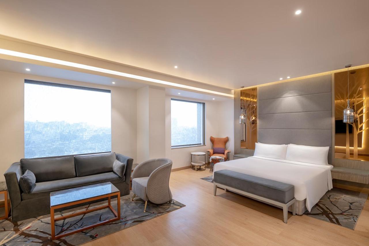 Radisson Blu Towers Kaushambi Delhi Ncr Hotel Газиабад Екстериор снимка A suite at the hotel