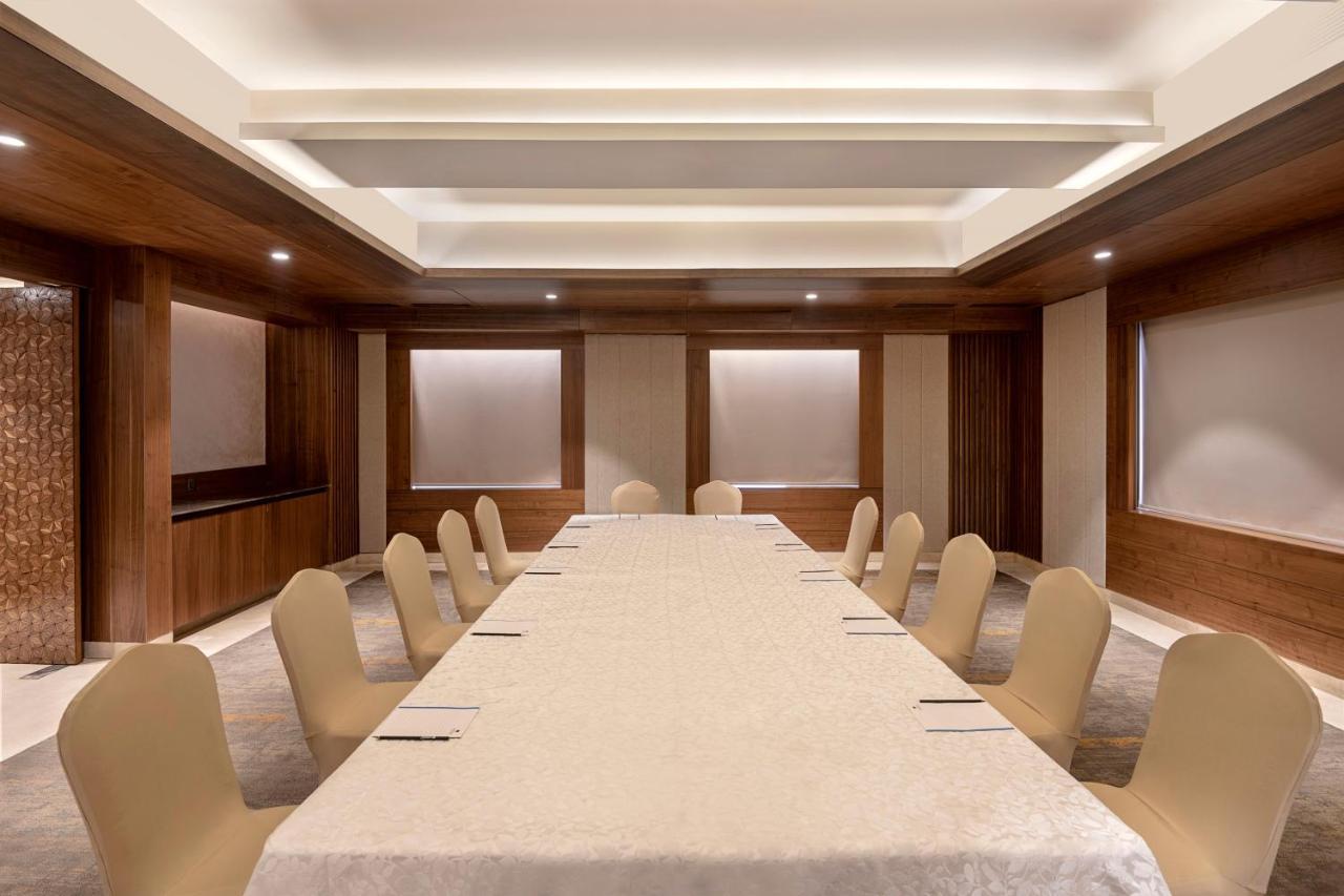 Radisson Blu Towers Kaushambi Delhi Ncr Hotel Газиабад Екстериор снимка Boardroom