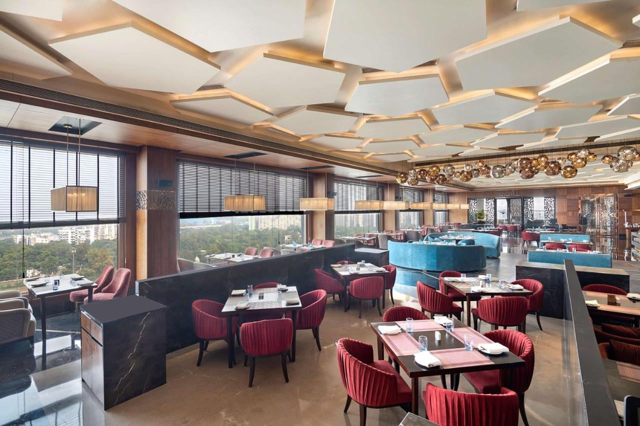 Radisson Blu Towers Kaushambi Delhi Ncr Hotel Газиабад Екстериор снимка The restaurant