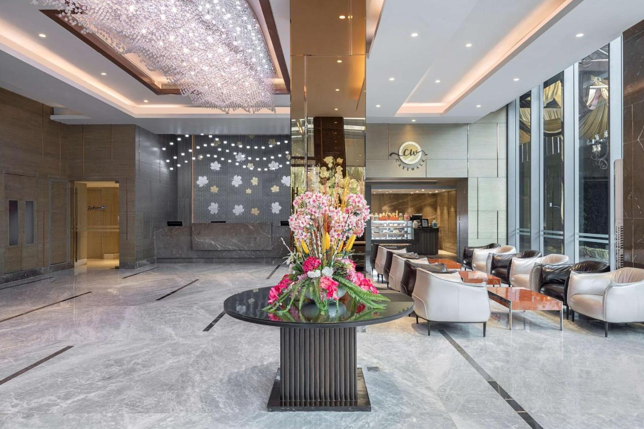 Radisson Blu Towers Kaushambi Delhi Ncr Hotel Газиабад Екстериор снимка Lobby
