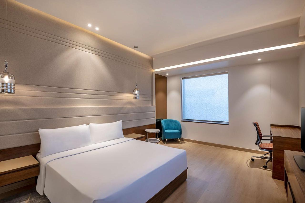 Radisson Blu Towers Kaushambi Delhi Ncr Hotel Газиабад Екстериор снимка A room at the hotel