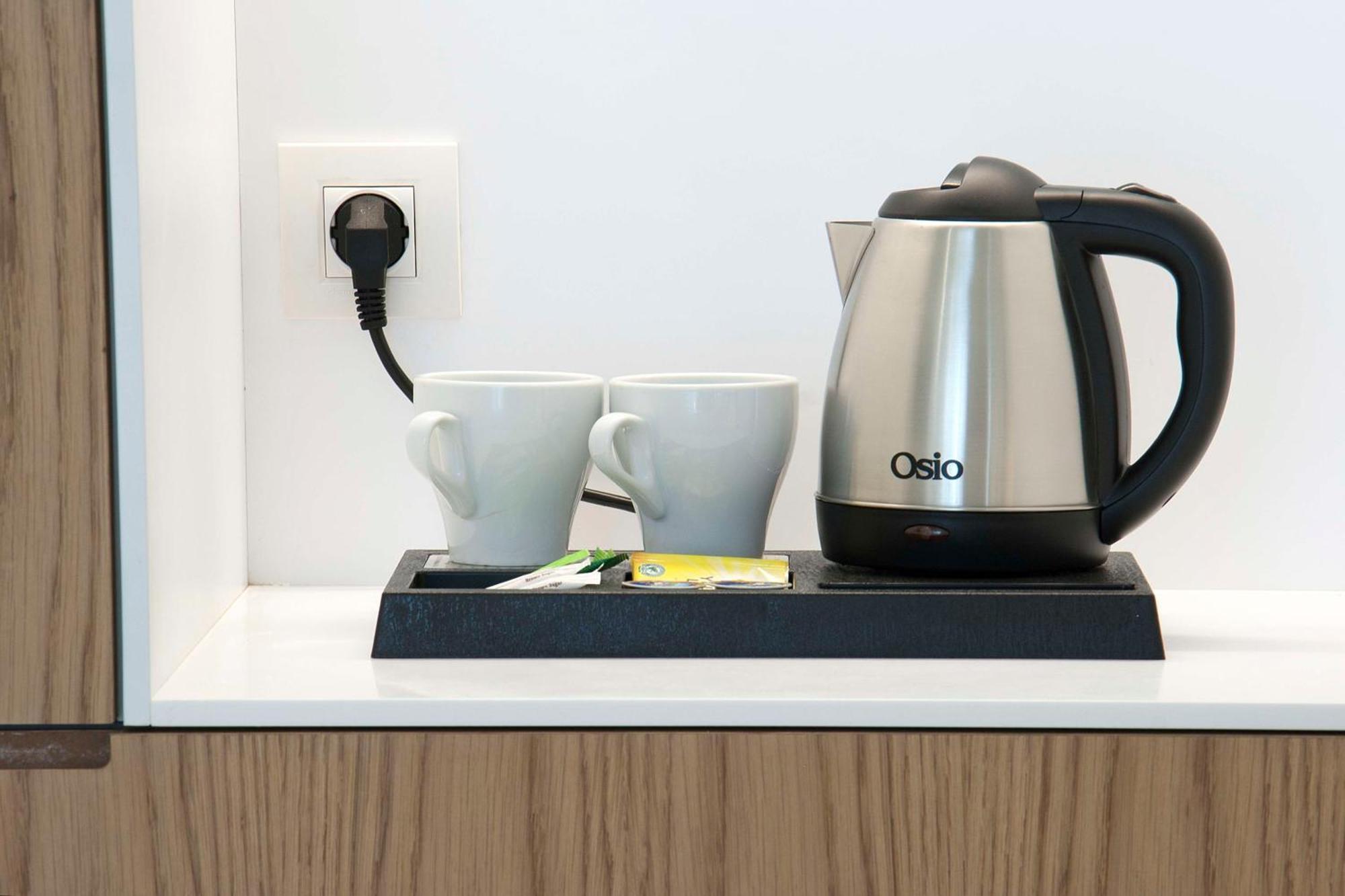 Radisson Blu Towers Kaushambi Delhi Ncr Hotel Газиабад Екстериор снимка A kettle
