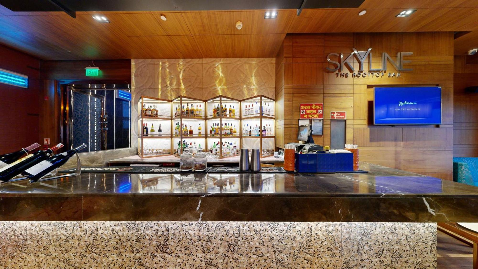 Radisson Blu Towers Kaushambi Delhi Ncr Hotel Газиабад Екстериор снимка SKYLINE