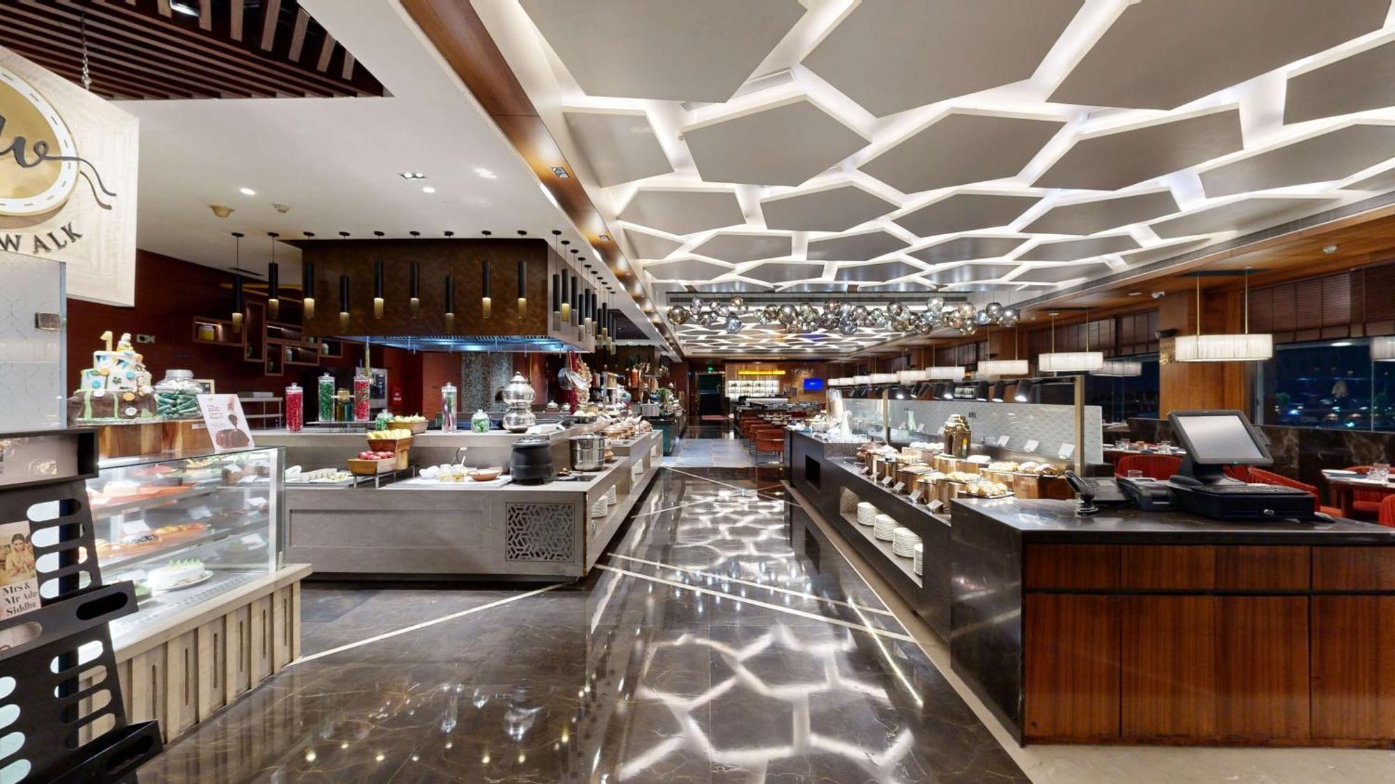 Radisson Blu Towers Kaushambi Delhi Ncr Hotel Газиабад Екстериор снимка The buffet at the hotel