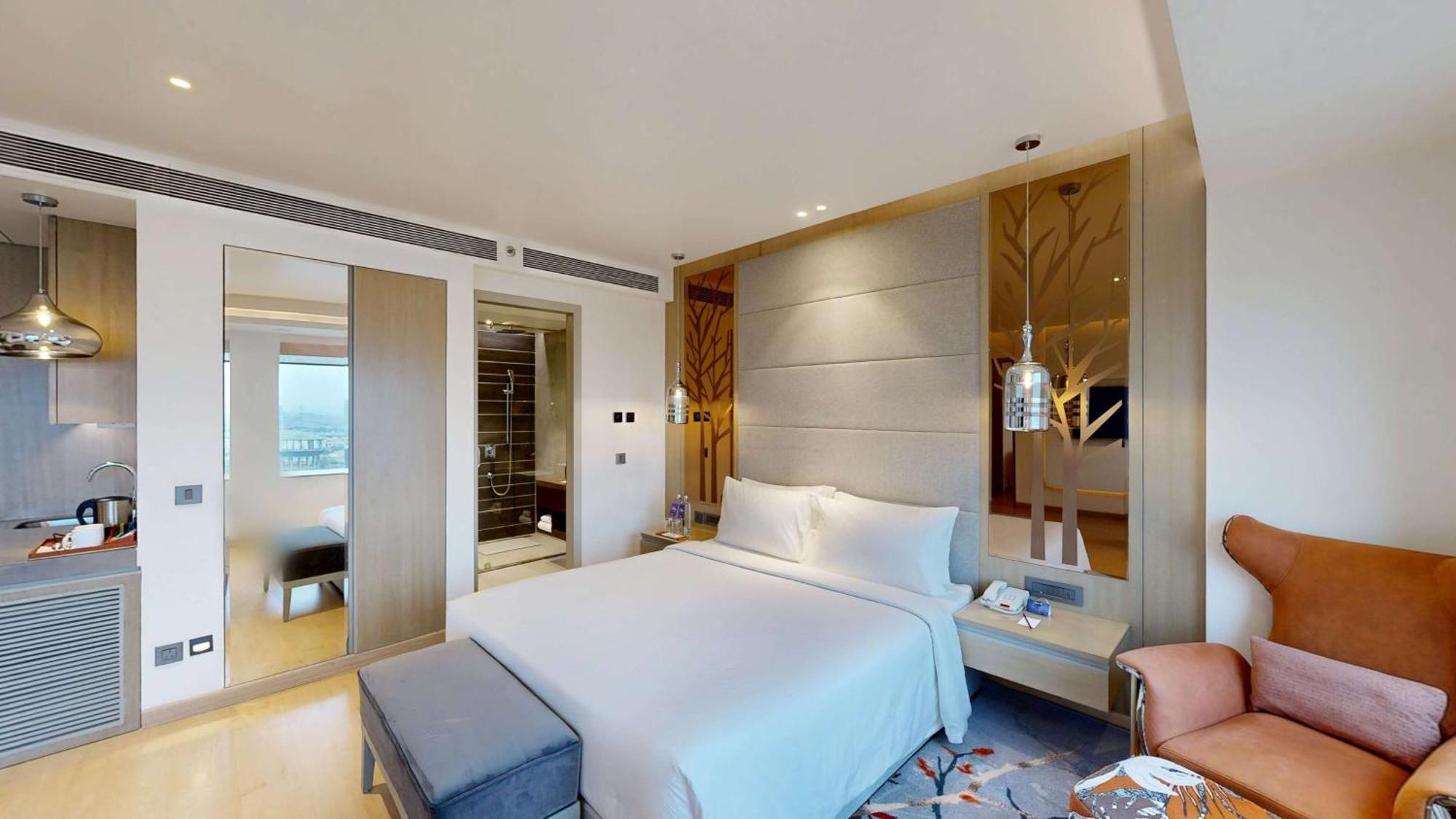 Radisson Blu Towers Kaushambi Delhi Ncr Hotel Газиабад Екстериор снимка A bedroom at the hotel