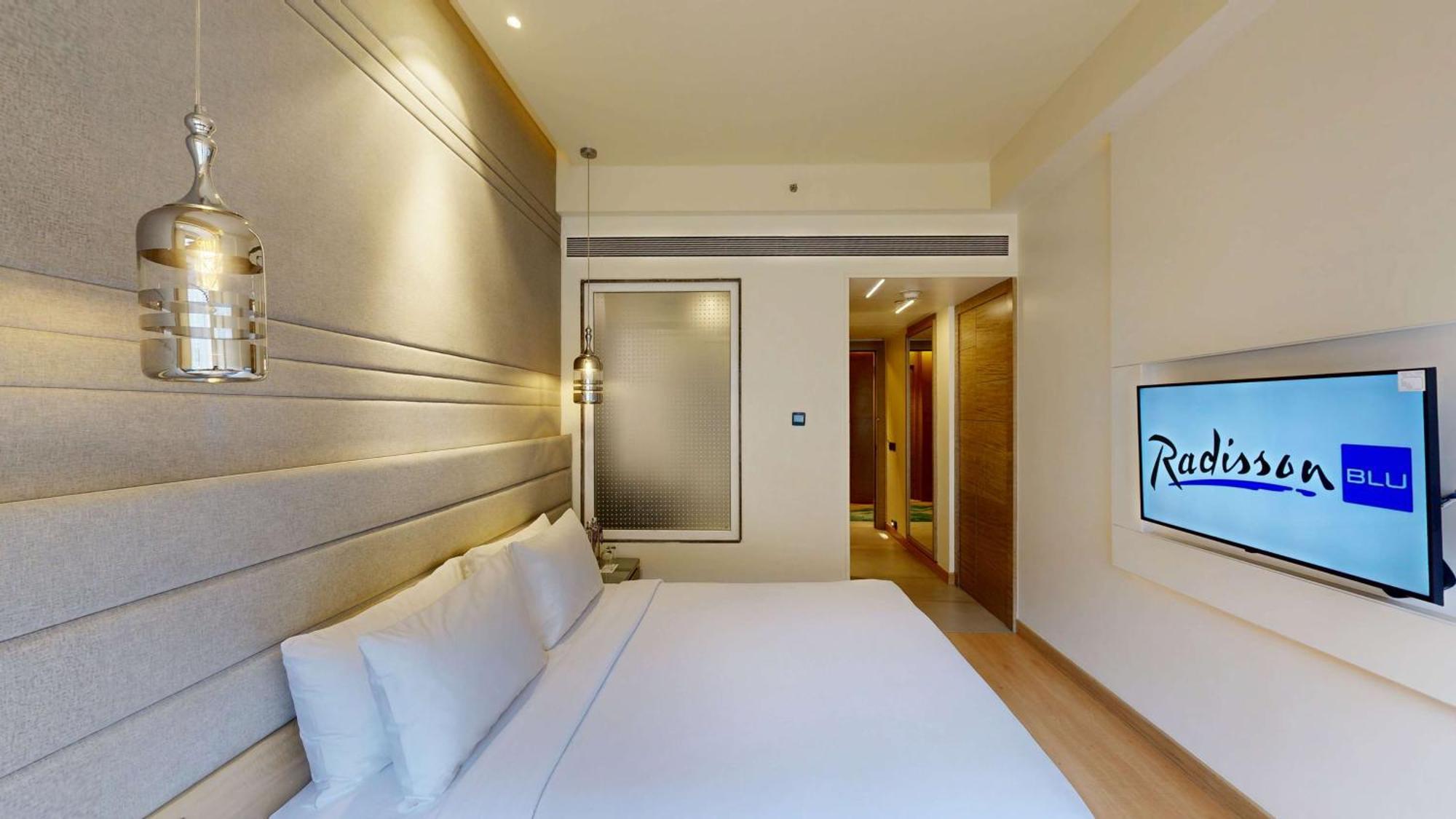 Radisson Blu Towers Kaushambi Delhi Ncr Hotel Газиабад Екстериор снимка Deluxe Room