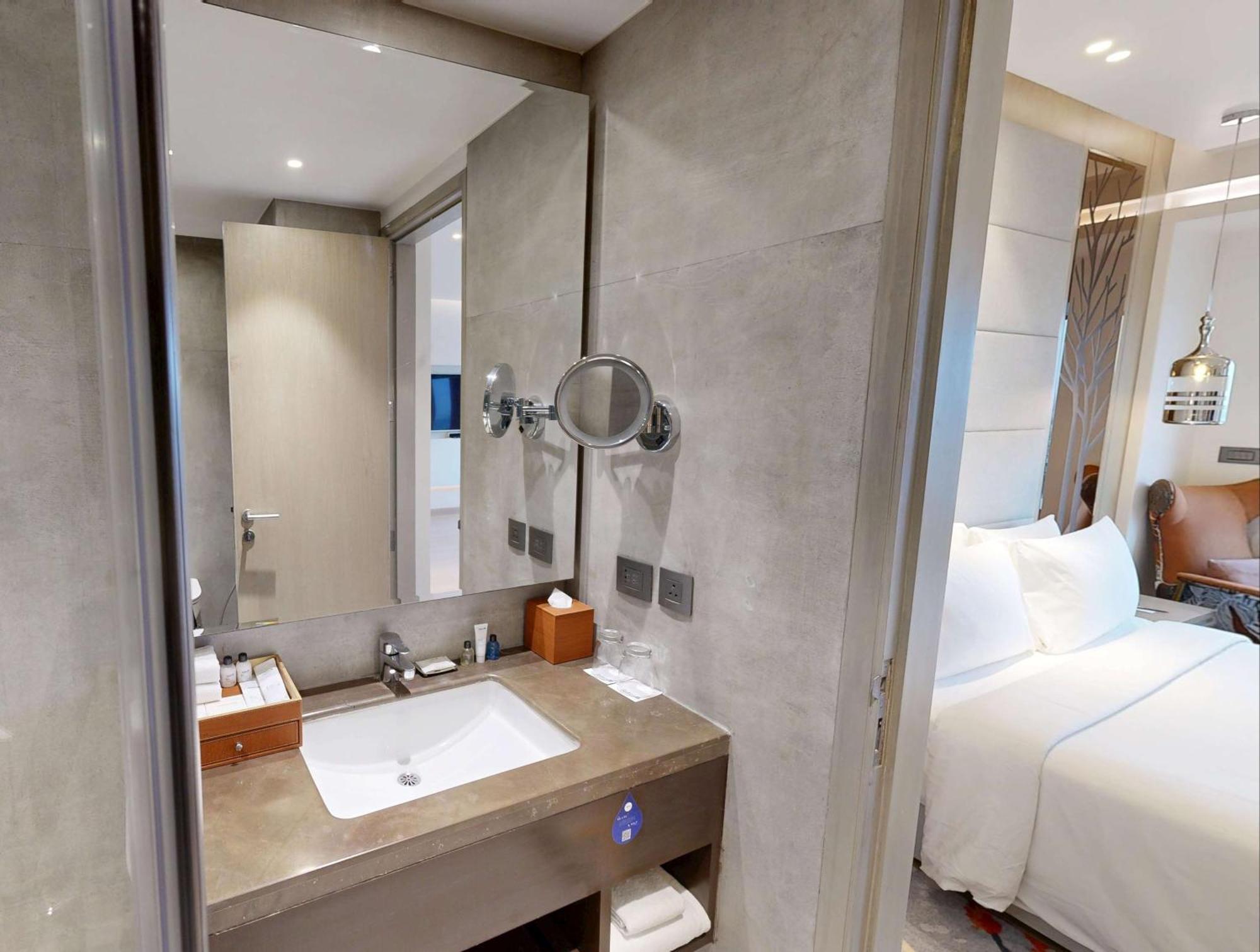 Radisson Blu Towers Kaushambi Delhi Ncr Hotel Газиабад Екстериор снимка