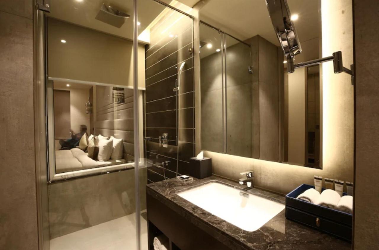 Radisson Blu Towers Kaushambi Delhi Ncr Hotel Газиабад Екстериор снимка Bathroom